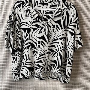 Jane and Delancey Monochrome Leaf Print Button Down Shirt